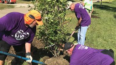 Hollywood Gaming at Dayton Raceway employees volunteer at the Grotto Gardens at The Dayton VA Medical Center